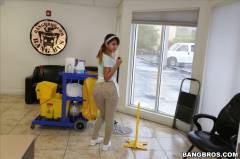 Sophia Leone - The new cleaning lady swallows a load! | Picture (30)