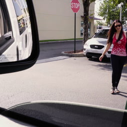 La Tía gets on the bus