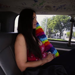 La Tía gets on the bus