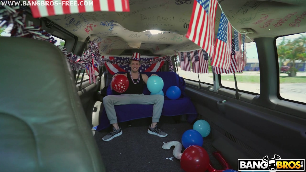 Stella Raee - 4th of July Celebration on The Bus | Picture (1)