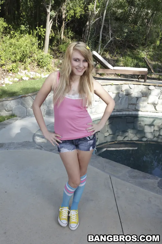 Tara Lynn Foxx - Not Monkeying Around! | Picture (1)