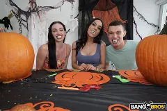 Tia Cyrus - Swalloween Treat | Picture (92)