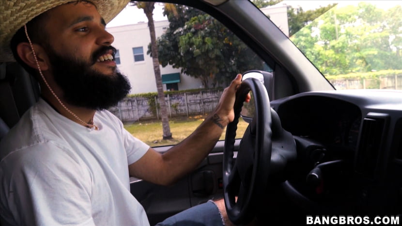 ¡La señora del almuerzo es follada en el BangBus y abandonada!