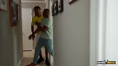 Vivian Taylor - Una morena con pecho grande pone duros dos penes | Picture (75)