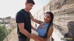 Yasmina Khan - Squirting Outside | Picture (200)