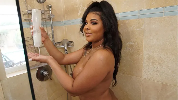 Zoey Reyes in Juicy Booty Gets Pressed